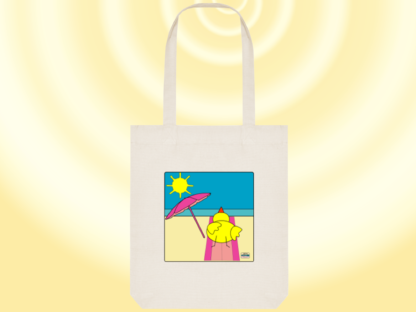 Tote bag blanc bio avec un poussin qui bronze sur la plage